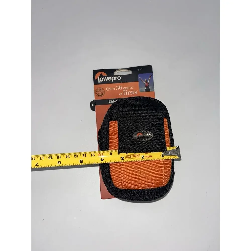 Lowpro Camera Pouch Z10, Camera Carry Pouch, Black & Green w Strap